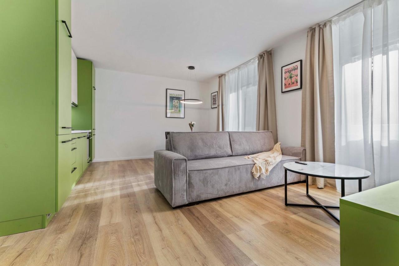 2 Bedroom Steps To Nivy Station Apartament