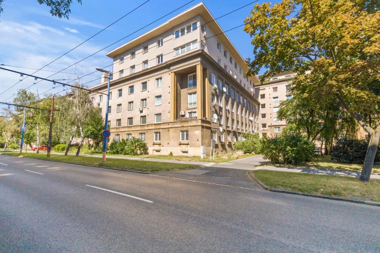 2 Bedroom Steps To Nivy Station * Bratysława